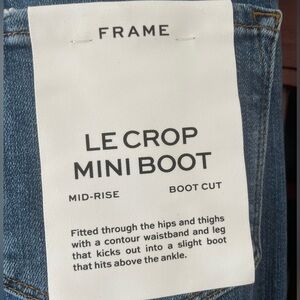 FRAME NWT Le Crop Mini Boot, Fitted hips/thighs, slight boot cut above ankle